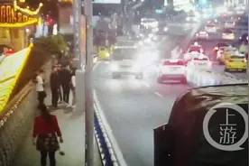 跟着导航游洪崖洞 外地游客一脸问号：怎么我这边的车都在逆行？图片