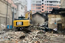 中和街道对新民学街部分老旧房屋实施依法拆迁图片