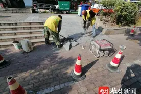 除了影响街巷环境，私自在路边台阶上修坡道还有哪些危害？图片