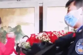 护士女友打断求婚，得知原因后网友点赞图片