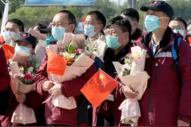 最后一支撤离武汉的援鄂抗疫国家队返京图片