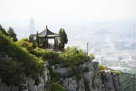 济南：佛慧山春意浓图片