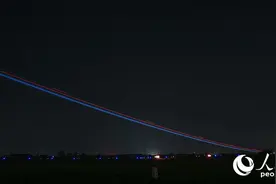 海空砺剑，雄鹰深夜出击，夺取制空权图片