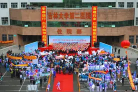 132名吉大二院“白衣天团”回家图片