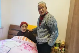 二十年如一日，照顾瘫痪爱妻和患病岳母图片