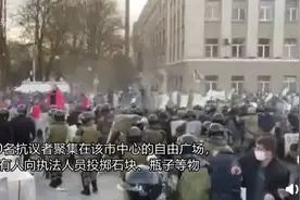 ​俄罗斯累计确诊超5万！上千人抗议“居家隔离”，现场与警方爆发冲突图片