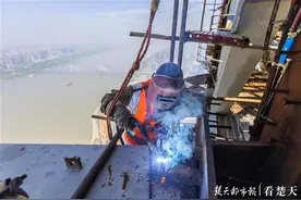 全力以“复”吹响冲锋号，记者拍摄武汉重点工程开工图片