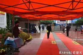 上课单人单桌，午餐送到教室，武汉二中准备这样复学图片