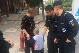 粗心家长沉迷“手游”，3岁萌娃“自驾”访亲迷路被特警护送回家图片