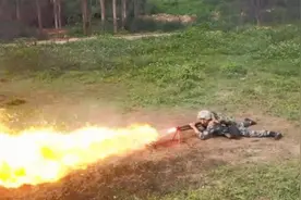 战场火龙！一起看看喷火兵是如何炼成的视频封面