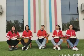 蓝天幼儿园开展游戏点亮快乐童年游戏月活动图片
