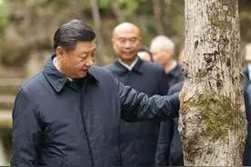 在他心中，装着祖国的一座座大山图片