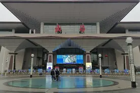 42000多张面孔揭下口罩 援鄂英雄视频感动江城图片