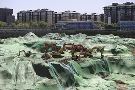 海淀城管巡查和监控相结合 风季严查施工扬尘图片