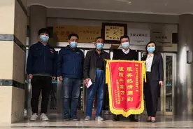 电力小哥加班改造自费刷墙 新乡一老旧小区旧貌换新颜图片