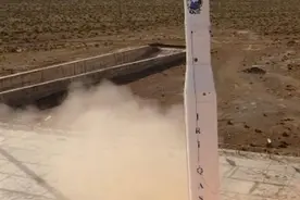 伊朗成功发射首颗军用卫星图片