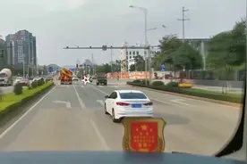 4岁幼童砖厂玩泥沙遭埋压 救出时已无生命体征图片