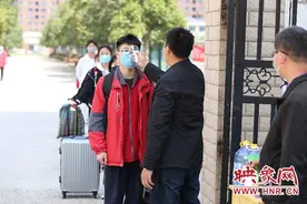 商丘市第二高级中学全面开学：加强体育锻炼梳理网课知识点图片