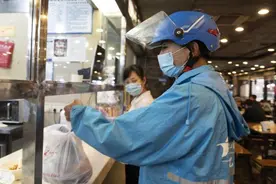 邱有哈子：来自大凉山的外卖配送员图片