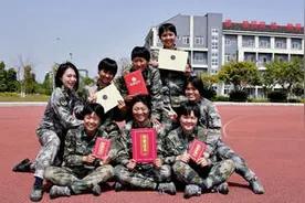 牛！这群女兵让流动红旗在班里“安了家”图片