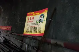 安全警示语“亮了”！青岛地铁工地用上警示投影灯图片