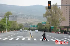 秦麦高速七里墩出入口解除封闭 6路公交车恢复原线路运行图片
