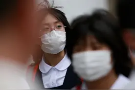 “歌诗达大西洋”号邮轮新增确诊14例 为自制口罩日本缝纫机热销图片