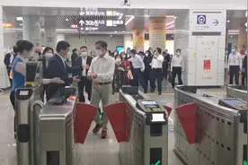快告诉爸妈！深圳发放养老颐年卡了，涵盖20项功能视频封面