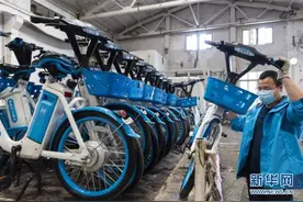 湖北襄阳：共享助力车“返岗上班”图片