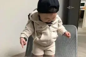 健身精丨你小腿外翻的样子，像极了不敢穿紧身裤的林允儿图片