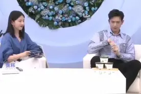 李现淡黄的长裙火红的裤衩怎么回事 李现爆笑接梗现场太搞笑了图片