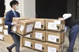 青山一道，同担风雨！武汉回赠日本大分5.3万只口罩图片