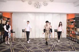 暖！易烊千玺与方舱医护一同跳舞 聆听抗疫中的感人故事图片