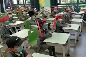 开学第一天小朋友戴着“一米帽”上课，有人说，是《清平乐》给了老师灵感图片