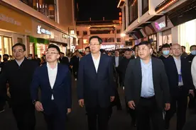 嗨起来！转动夜的“魔方”图片