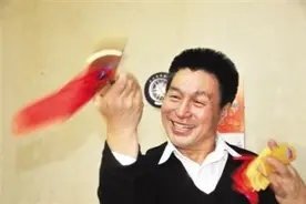 哈尔滨“丑哥”：演小丑我是认真的图片