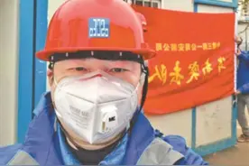 担任翻译关心外籍姐弟夫妻俩前后方共同抗疫图片