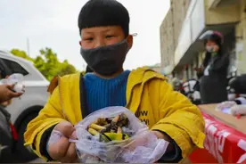 爱卫我做到｜用一麻袋烟屁股换来100多个口罩，舟山的老郑乐坏了图片