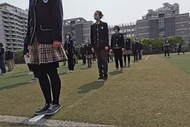 有视频！一起来听广播，做早操！华师大一附中高三生阳光下整齐亮相丨返校开学首日图片