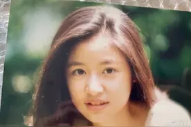 林心如晒16岁青涩旧照 对镜笑露虎牙酒窝清纯可爱图片