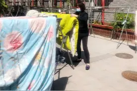 为学生暖心晒被4000多条，这所大学用阳光味道迎学生返校图片