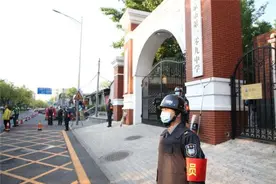 离高考还有70天！北京高三学生今天返校开学！来看看现场实况图片