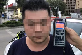 男子在中山吃完宵夜醉驾回家，竟在红绿灯路口睡了两小时图片