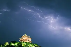 刚刚！杭城上空雷鸣电闪图片