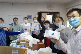 驻叶卡捷琳堡总领馆向中国留学生发放“健康包”图片
