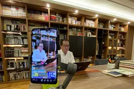 俞敏洪首次直播“晒书房”，抖音带货为乡村捐赠图书图片