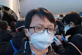 援鄂日记｜杜明：看到“武汉加油！”，那一刻，我热泪盈眶图片