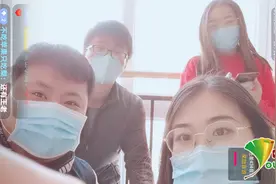 高校辅导员为学生直播寝室画面 学生：心都快化了图片