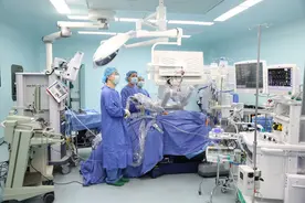 一个“硬币孔”就能根除前列腺癌，仁济医院泌尿科机器人手术开启“单孔时代”图片
