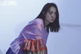宋茜挑战野生眉造型独特 穿夏日风情碎花裙又飒又美图片